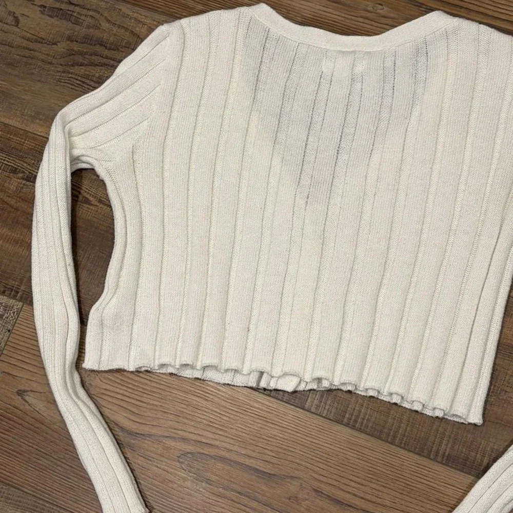 Aeropostale white ribbed knit cardigan in size M